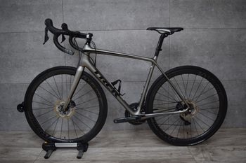 Used Trek Émonda SL 6 Disc 2018 2018 Road & Gravel — image 11 of 16