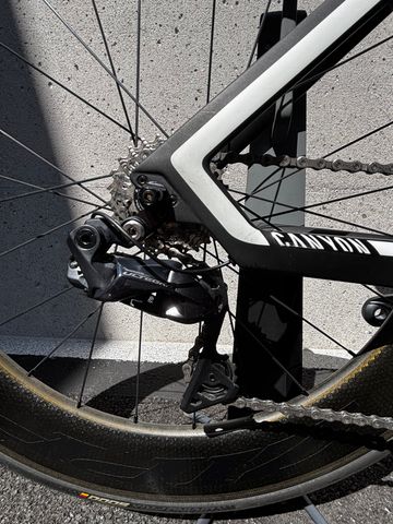 Gebrauchtes Canyon CF SLX 8.0 2017 2017 Road & Gravel, Schwarz — Bild 2 von 11