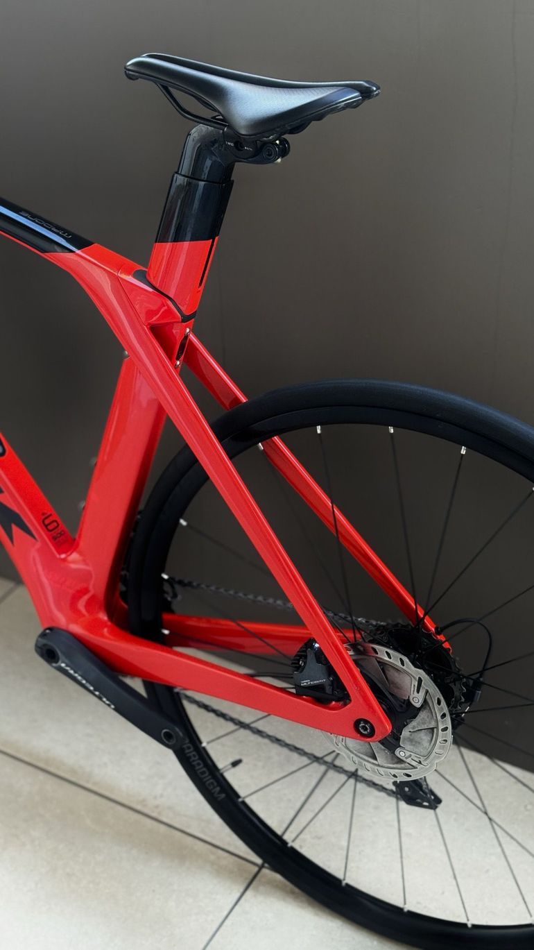Used Trek Madone SL 6 Disc 2020 2020 Road & Gravel, Red — image 9 of 15