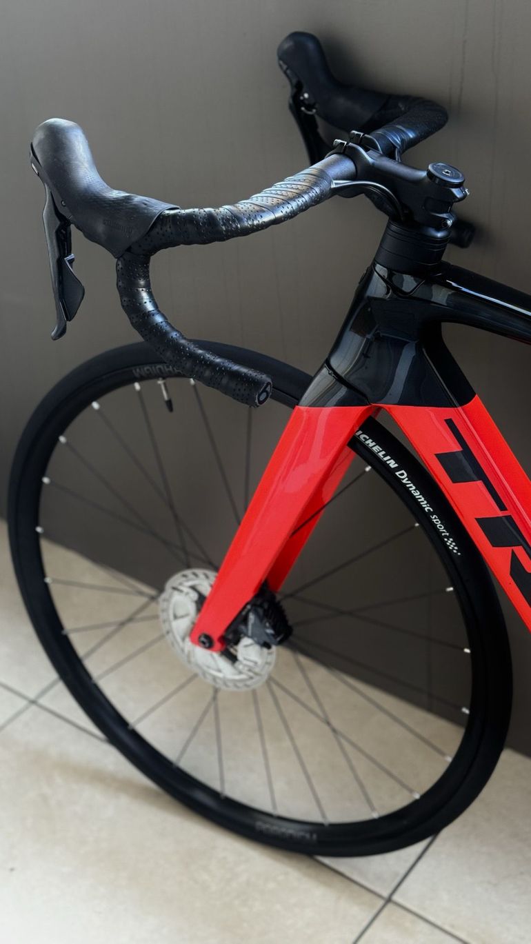 Used Trek Madone SL 6 Disc 2020 2020 Road & Gravel, Red — image 10 of 15