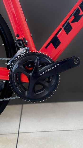 Used Trek Madone SL 6 Disc 2020 2020 Road & Gravel, Red — image 14 of 15