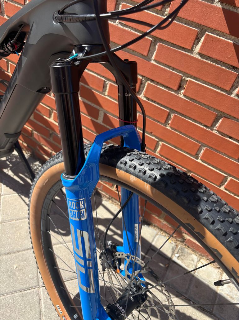 Used Trek e caliber 9.6 Carbono 2022 Mountainbike, Light Gray — image 11 of 24
