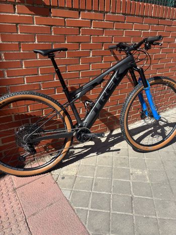 Used Trek e caliber 9.6 Carbono 2022 Mountainbike, Light Gray — image 19 of 24