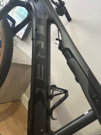 Used Trek e caliber 9.6 Carbono 2023 Mountainbike — image 2 of 14