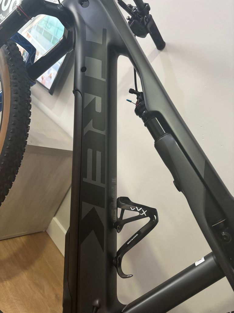 Used Trek e caliber 9.6 Carbono 2023 Mountainbike — image 2 of 14