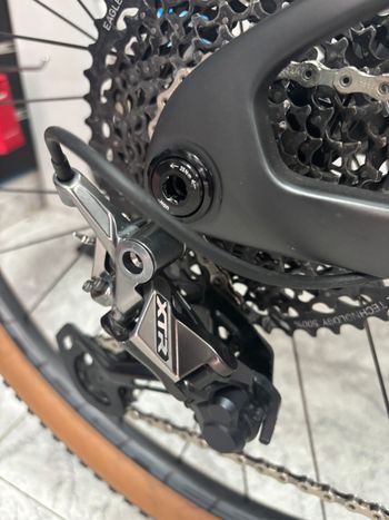 Used Trek e caliber 9.6 Carbono 2022 Mountainbike, Light Gray — image 8 of 24