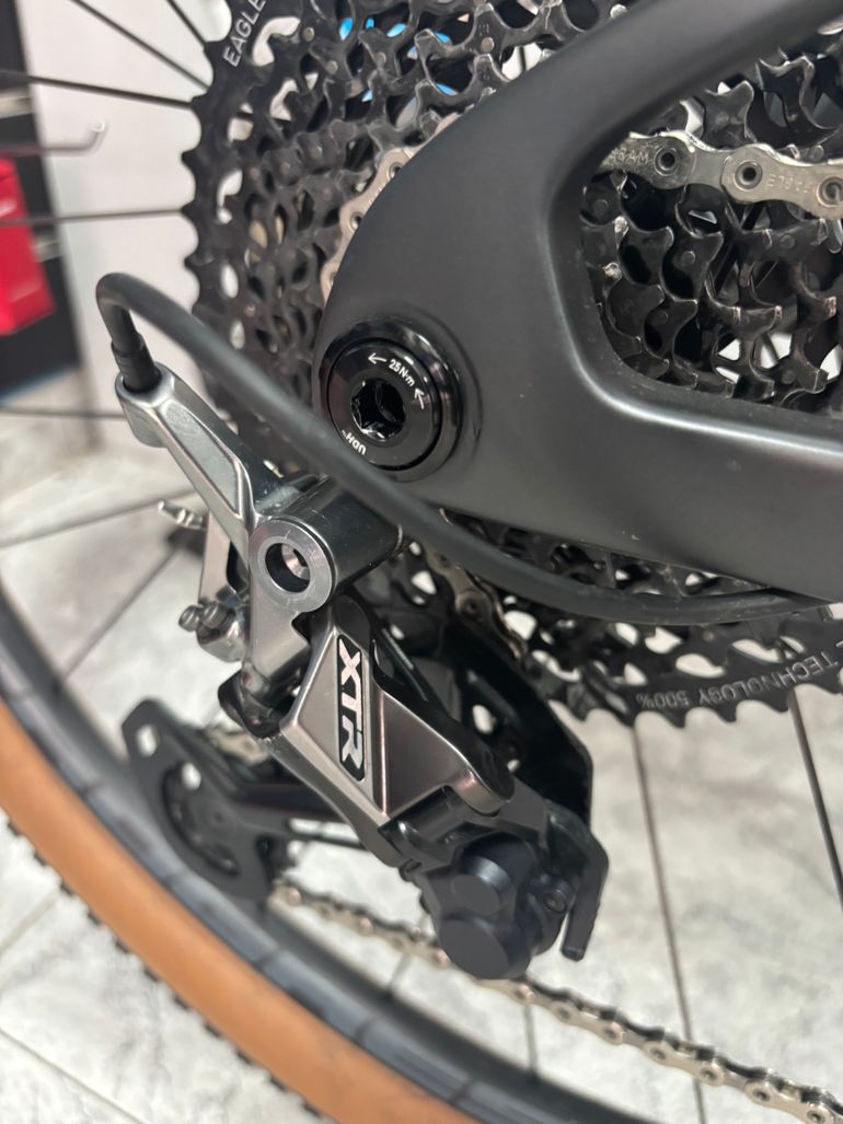 Used Trek e caliber 9.6 Carbono 2022 Mountainbike, Light Gray — image 8 of 24