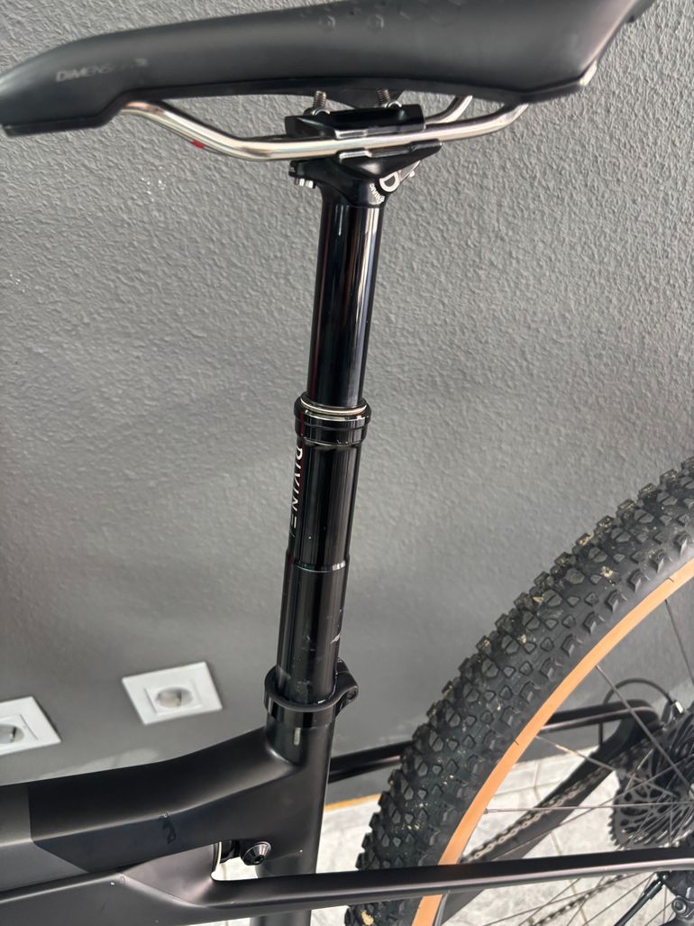 Used Trek e caliber 9.6 Carbono 2022 Mountainbike, Light Gray — image 15 of 24