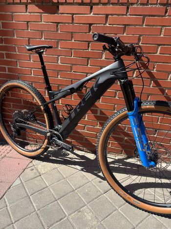 Used Trek e caliber 9.6 Carbono 2022 Mountainbike, Light Gray — image 21 of 24