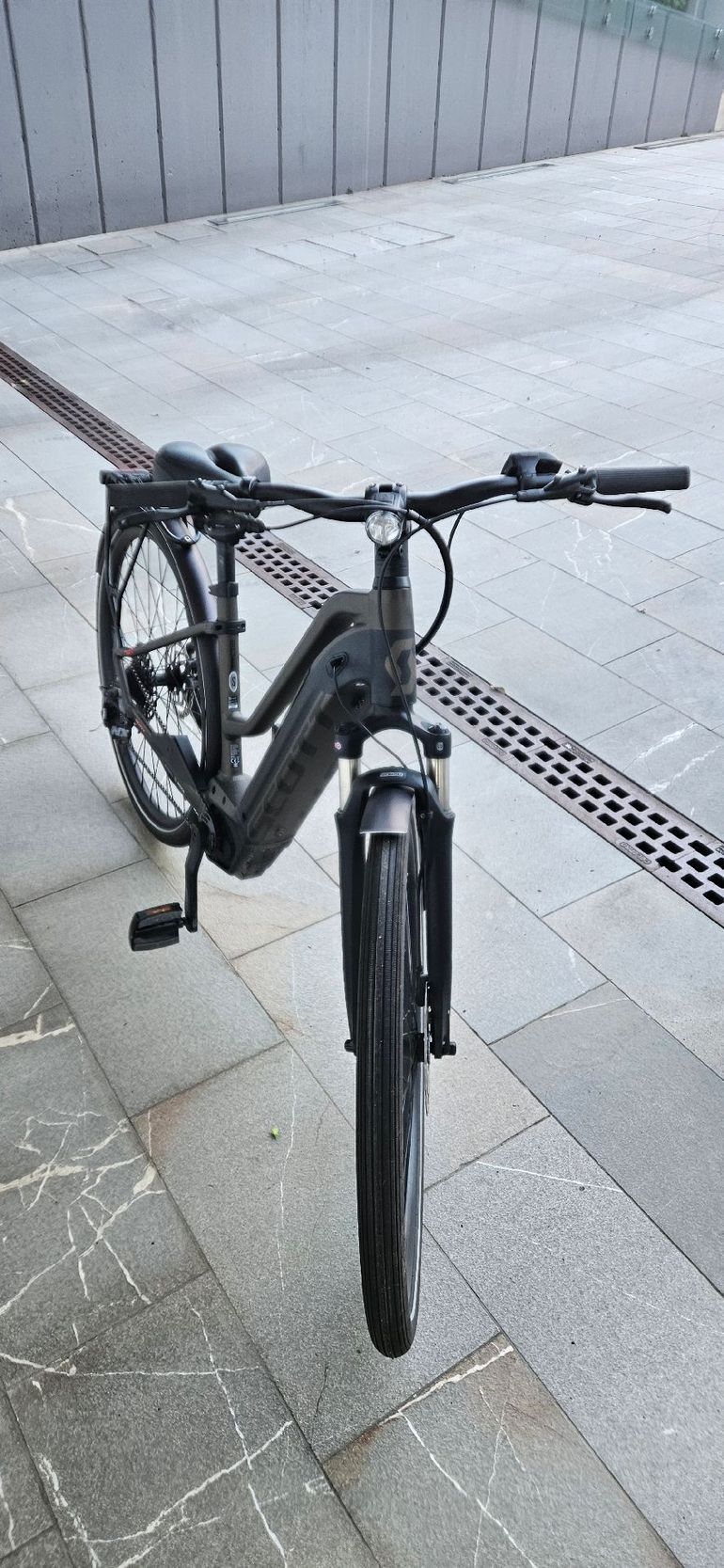 Used Scott Silence 2022 Urban, Gris claro — image 3 of 9
