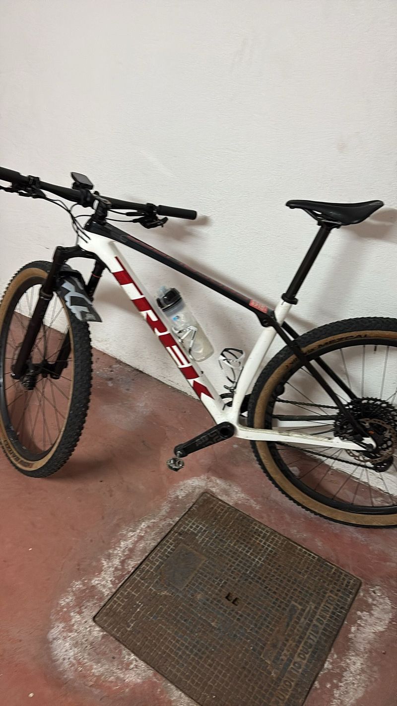 Used Trek Procaliber 9.8 2021 2021 Mountainbike, Red, 29 — image 2 of 6