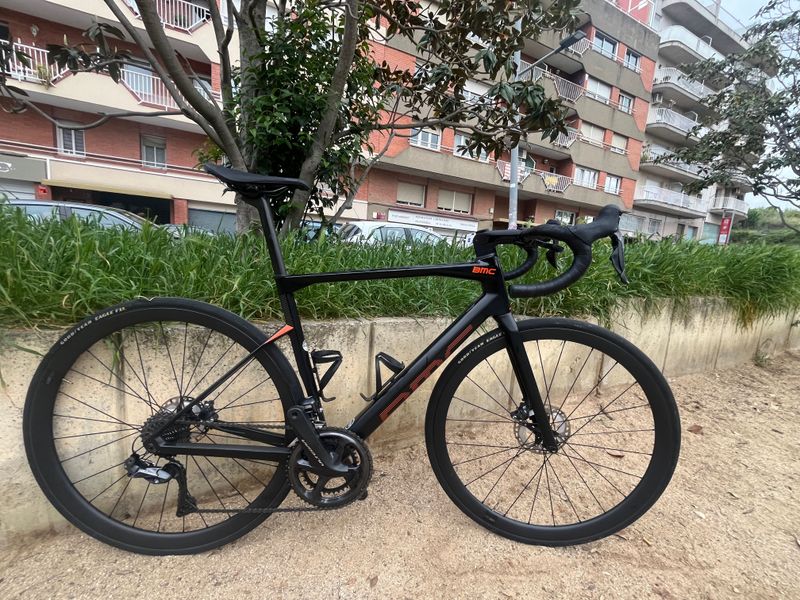 Used BMC Roadmachine 01 FOUR 2021 2021 Road & Gravel, Black — image 3 of 10