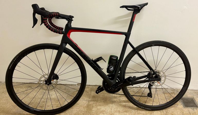 Used Colnago V3 Disc 105 Bike 2023 2023 Road & Gravel — image 2 of 10