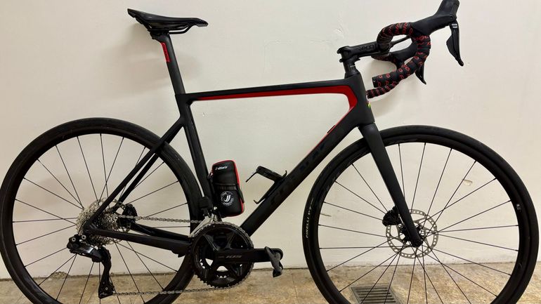 Used Colnago V3 Disc 105 Bike 2023 2023 Road & Gravel — image 1 of 10