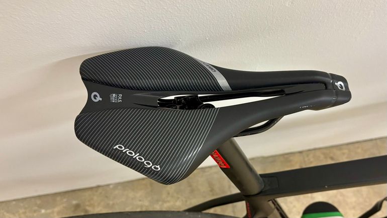 Used Colnago V3 Disc 105 Bike 2023 2023 Road & Gravel — image 4 of 10