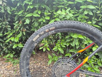 Gebrauchtes Pivot Les Shimano XTR 2023 Mountainbike, Hellgrau — Bild 6 von 7