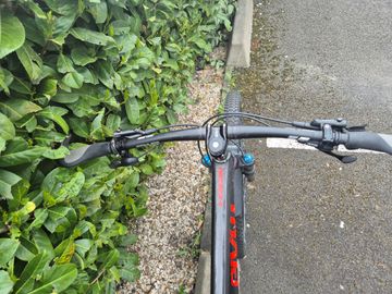 Gebrauchtes Pivot Les Shimano XTR 2023 Mountainbike, Hellgrau — Bild 1 von 7