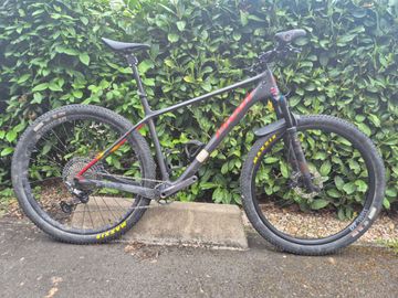 Gebrauchtes Pivot Les Shimano XTR 2023 Mountainbike, Hellgrau — Bild 4 von 7