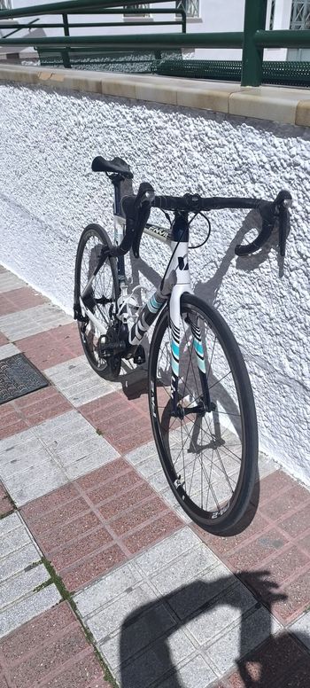 Used Liv Envie Carbono 105 2017 Road & Gravel, White — image 2 of 9