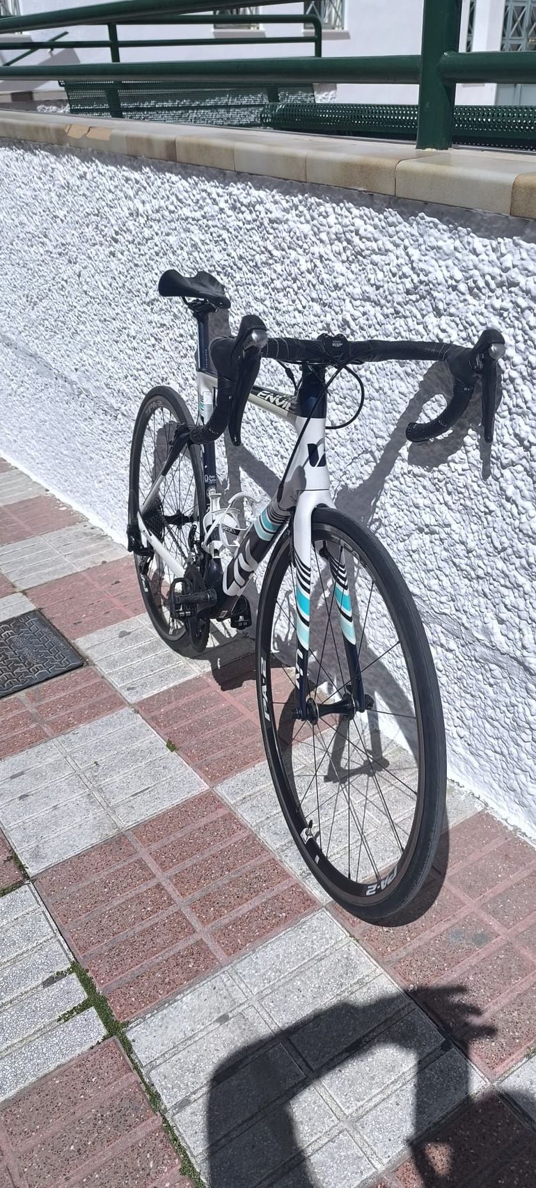 Used Liv Envie Carbono 105 2017 Road & Gravel, White — image 2 of 9