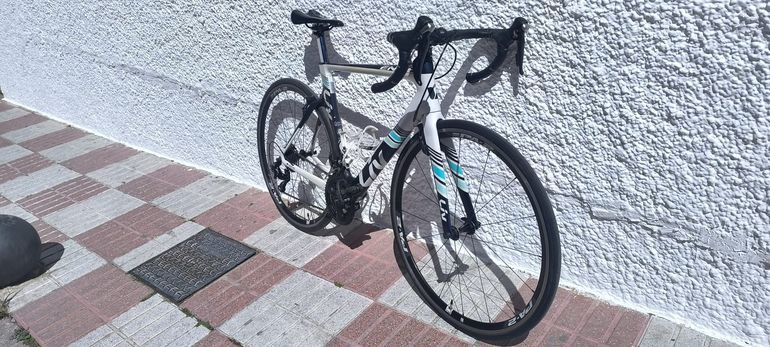 Used Liv Envie Carbono 105 2017 Road & Gravel, White — image 1 of 9