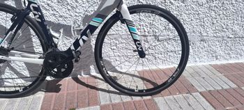 Used Liv Envie Carbono 105 2017 Road & Gravel, White — image 3 of 9