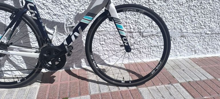 Used Liv Envie Carbono 105 2017 Road & Gravel, White — image 3 of 9