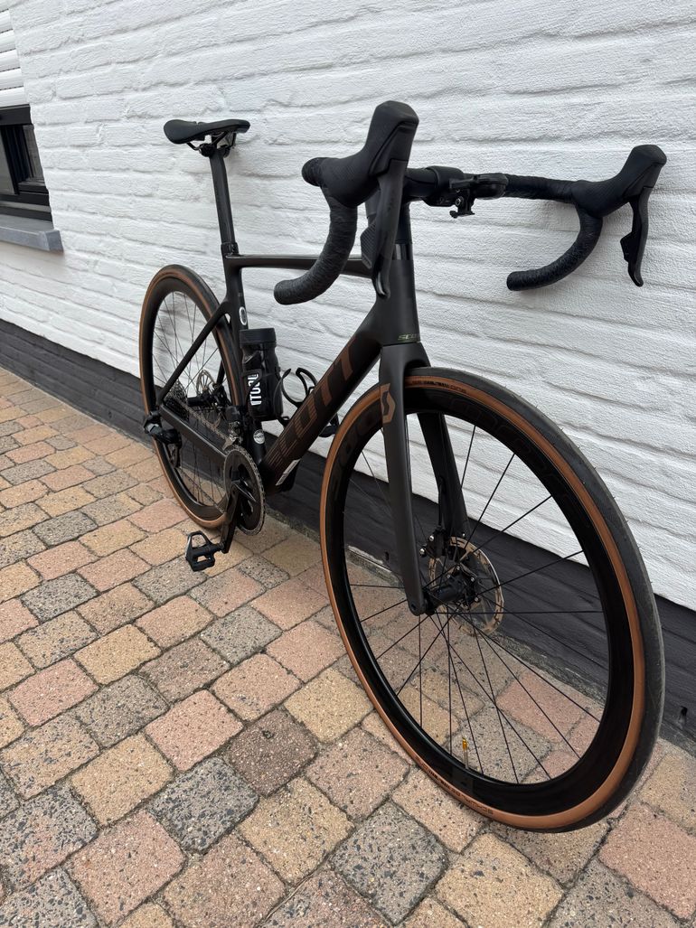 Used Scott Addict SRAM Rival eTap AXS 2022 Road & Gravel, Black — image 4 of 8