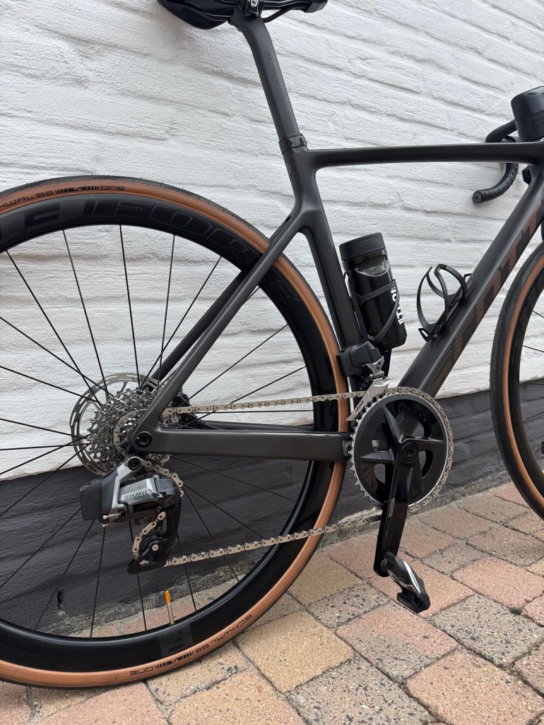Used Scott Addict SRAM Rival eTap AXS 2022 Road & Gravel, Black — image 2 of 8