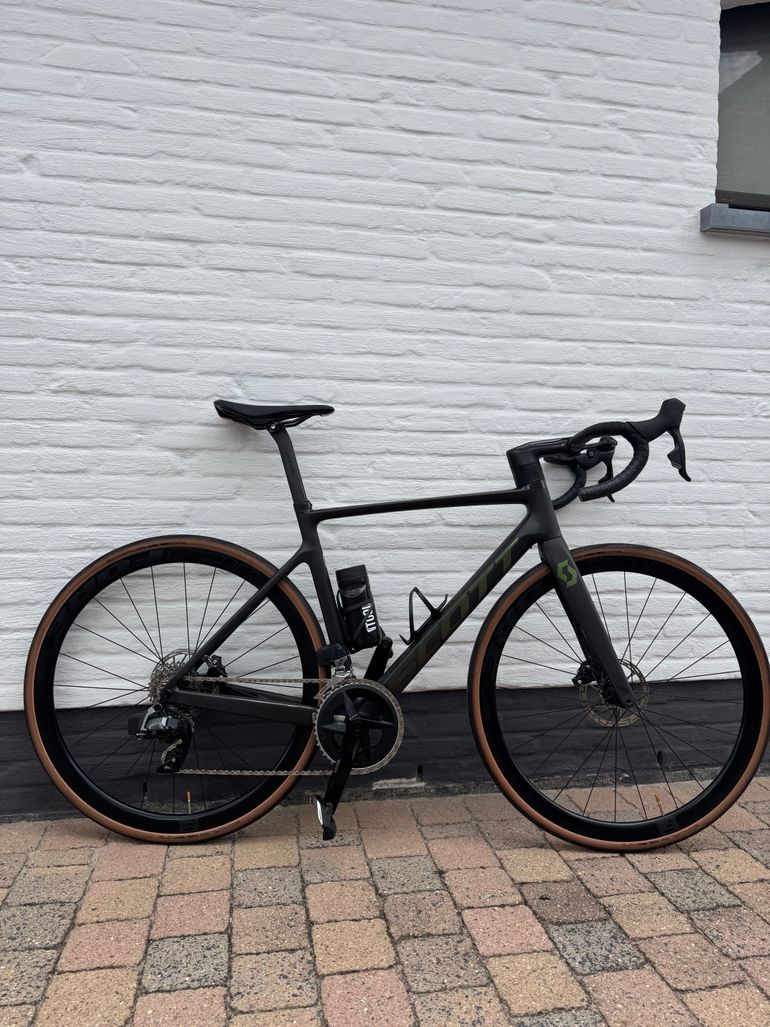 Used Scott Addict SRAM Rival eTap AXS 2022 Road & Gravel, Black — image 1 of 8