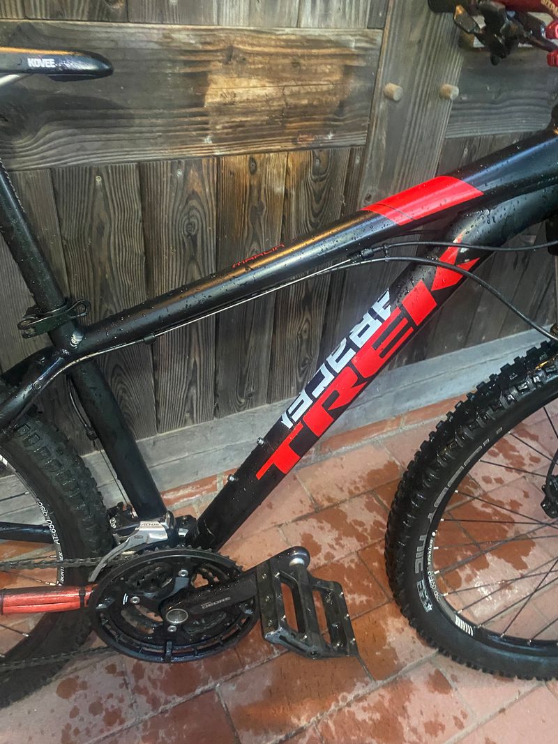 Used Trek Marlin 7 2017 2017 Mountainbike, Black, 27.5, 29 — image 8 of 10