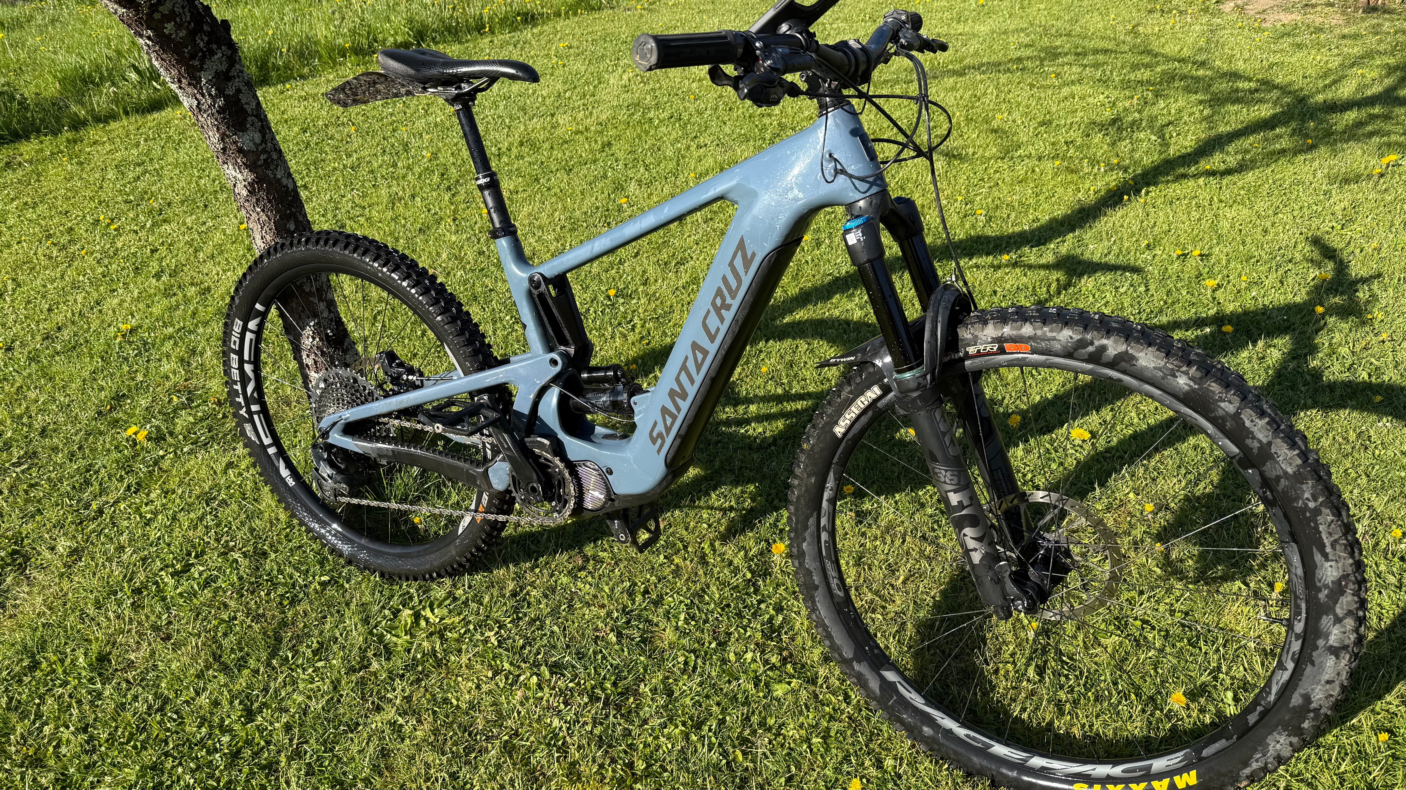 electric bicycle santa cruz Vala AL 70 Lunar Gray / Medium a RockShox Zeb Base fork with 160mm travel Santa Cruz Bullit CC GX