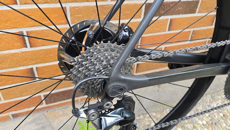 Used Canyon Ultimate Shimano Dura Ace 2017 Road & Gravel — image 4 of 17