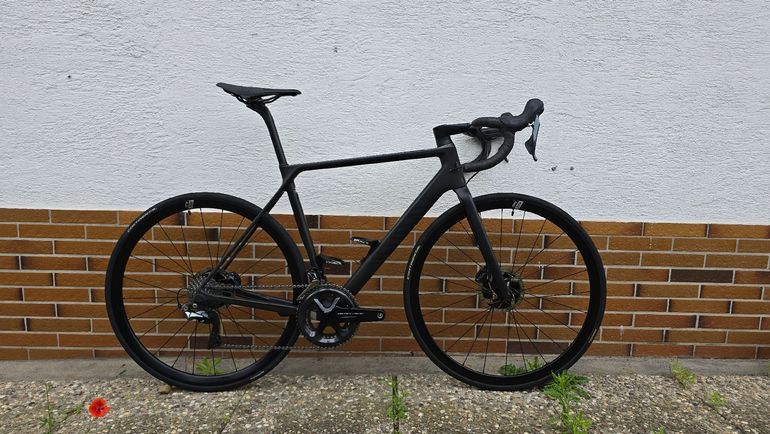 Used Canyon Ultimate Shimano Dura Ace 2017 Road & Gravel — image 1 of 17
