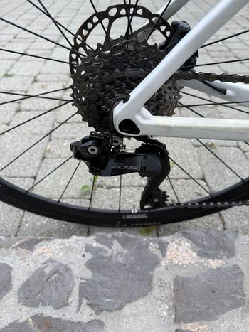 Used Colnago V3 Shimano 105 2024 Road & Gravel — image 9 of 9