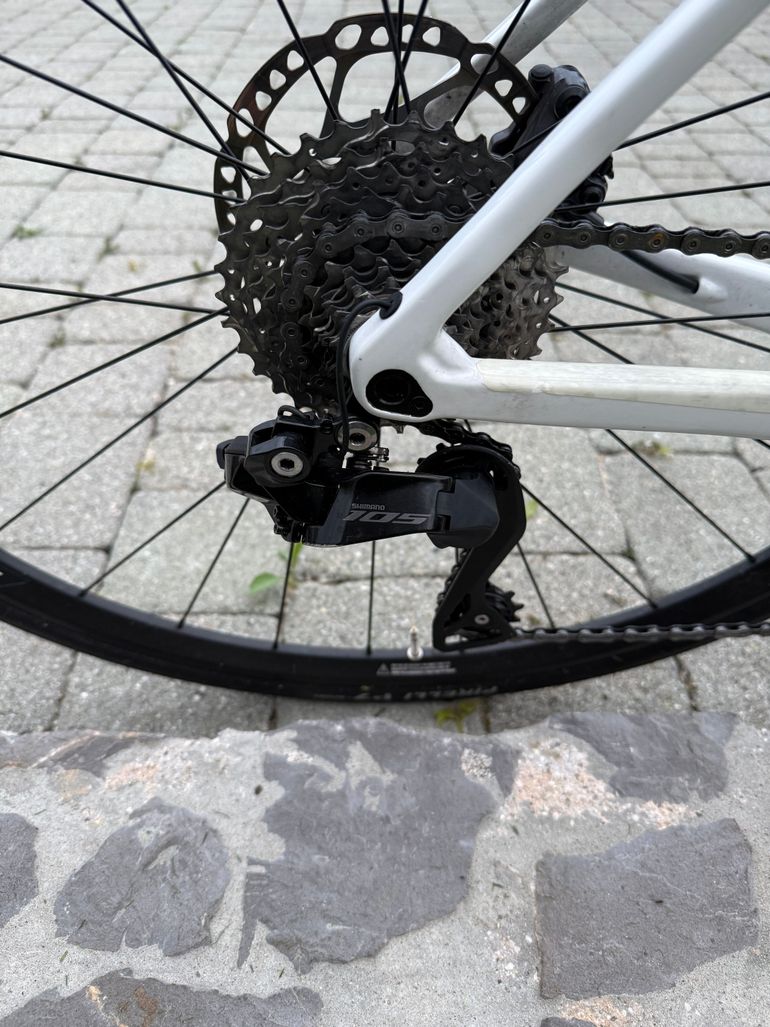 Used Colnago V3 Shimano 105 2024 Road & Gravel — image 9 of 9