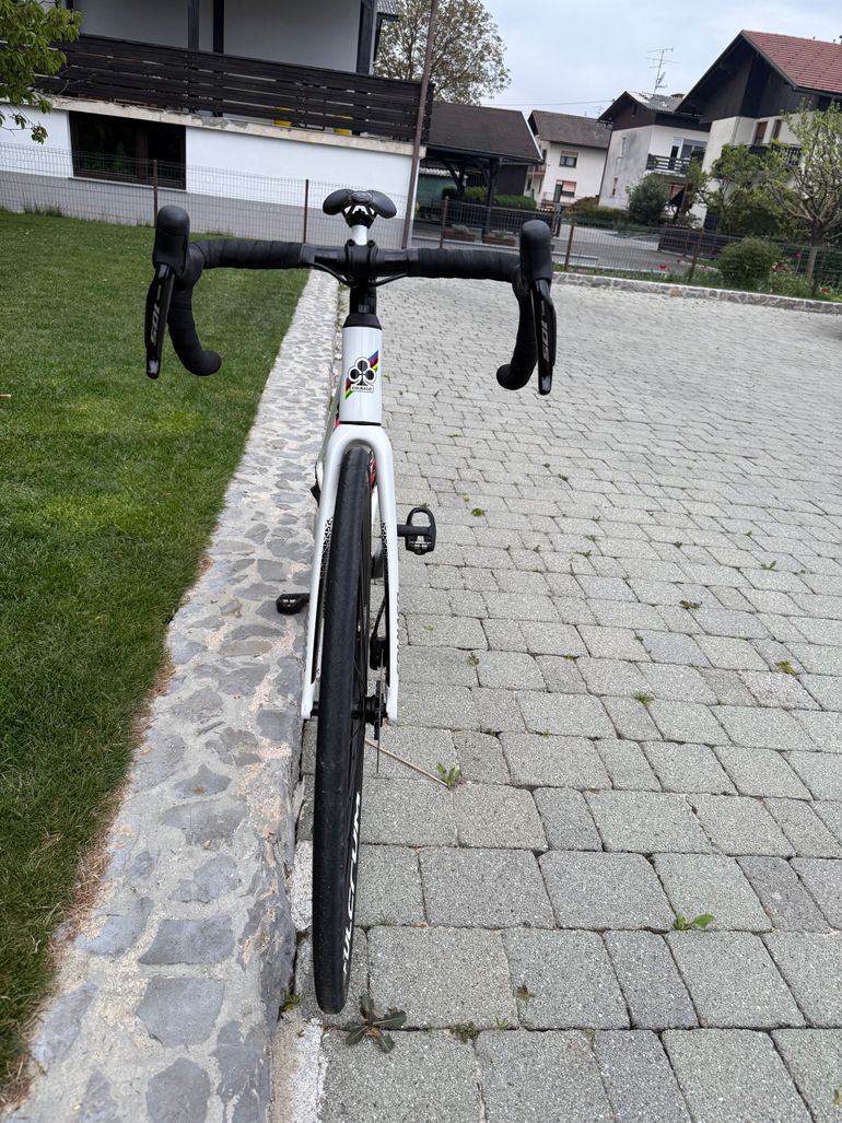 Used Colnago V3 Shimano 105 2024 Road & Gravel — image 3 of 9