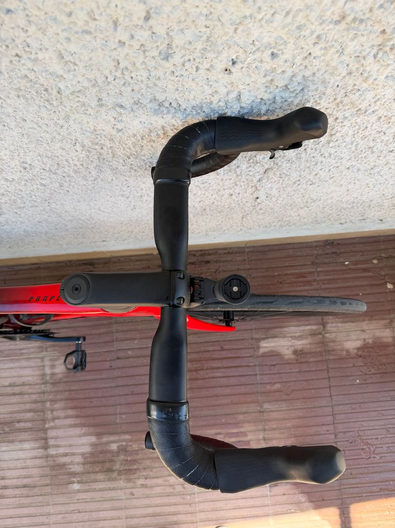 Used Giant Propel Advanced 2 2024 2024 Road & Gravel, Red — image 7 of 10