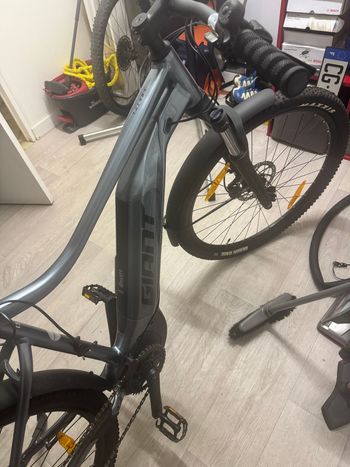 Used Giant Talon E+ 1 2023 2023 Mountainbike, Light Gray, 29 — image 2 of 4