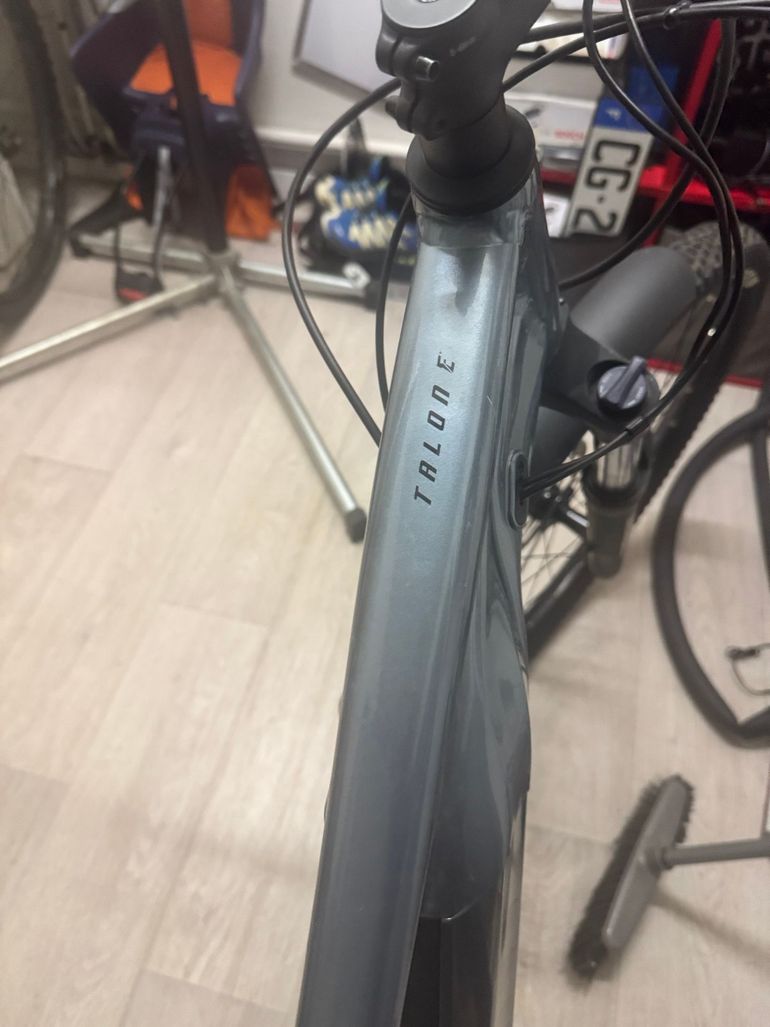 Used Giant Talon E+ 1 2023 2023 Mountainbike, Light Gray, 29 — image 3 of 4