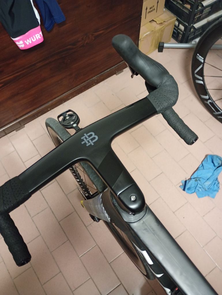 Used Factor Ostro Shimano Dura Ace Di2 2025 Road & Gravel — image 4 of 4