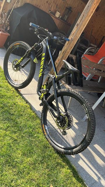 Used Canyon Strive CF 9 2021 2021 Mountainbike, Black, 29 — image 2 of 3