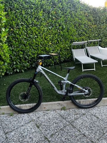 Gebrauchtes Transition Sentinel Shimano Deore XT 2024 Mountainbike, Hellgrau — Bild 2 von 9