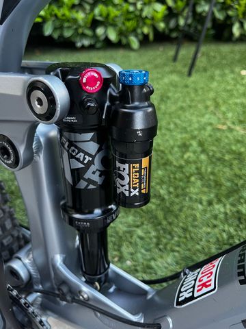 Gebrauchtes Transition Sentinel Shimano Deore XT 2024 Mountainbike, Hellgrau — Bild 5 von 9