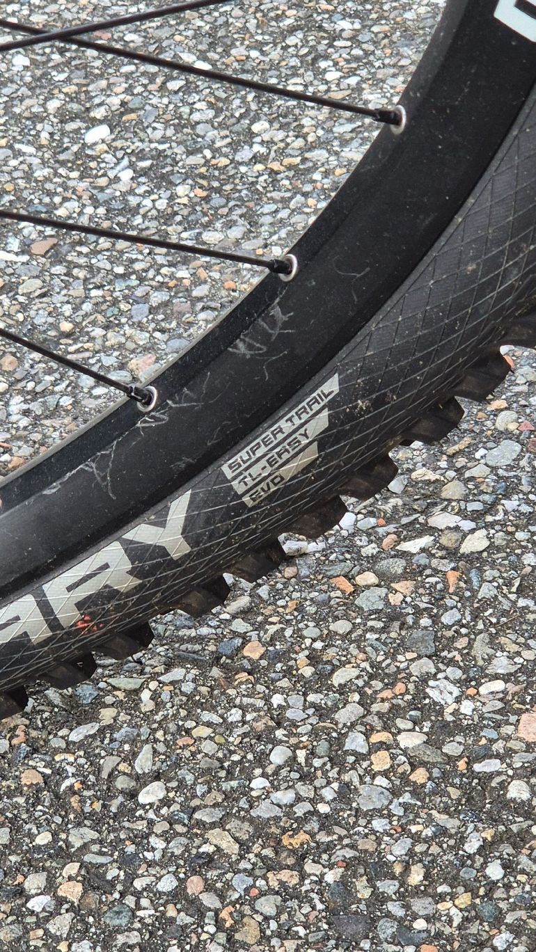 Used Giant Reign Shimano Deore XT 2017 Mountainbike, Schwarz, 27,5 (650B) — image 18 of 21