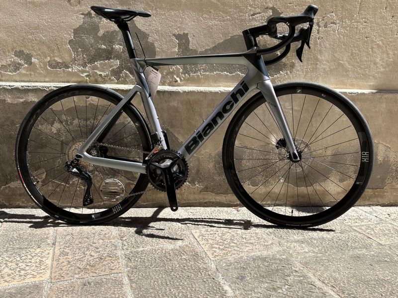 Used Bianchi OLTRE RACE 105 DI2 12v 2024 Road & Gravel