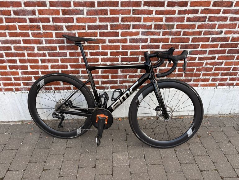 Used BMC Roadmachine FRS 2023 2023 Road & Gravel, Schwarz — image 1 of 4