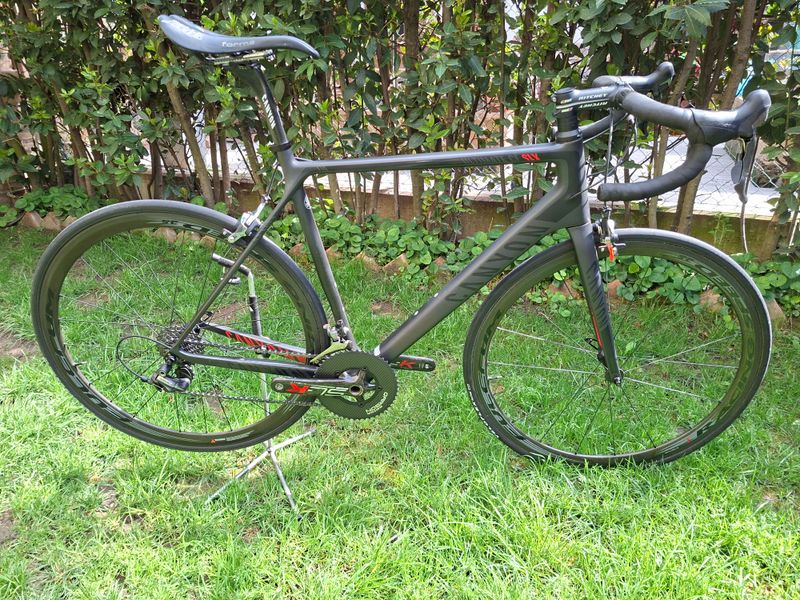 Używany Canyon Ultimate CF SLX 9.0 2018 2018 Road & Gravel — zdjęcie 1 z 10