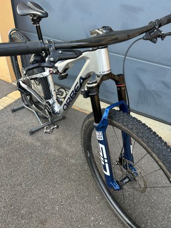 Used Orbea OIZ M-TEAM AXS 2025 2025 Mountainbike, Light Gray, 29 — image 4 of 5