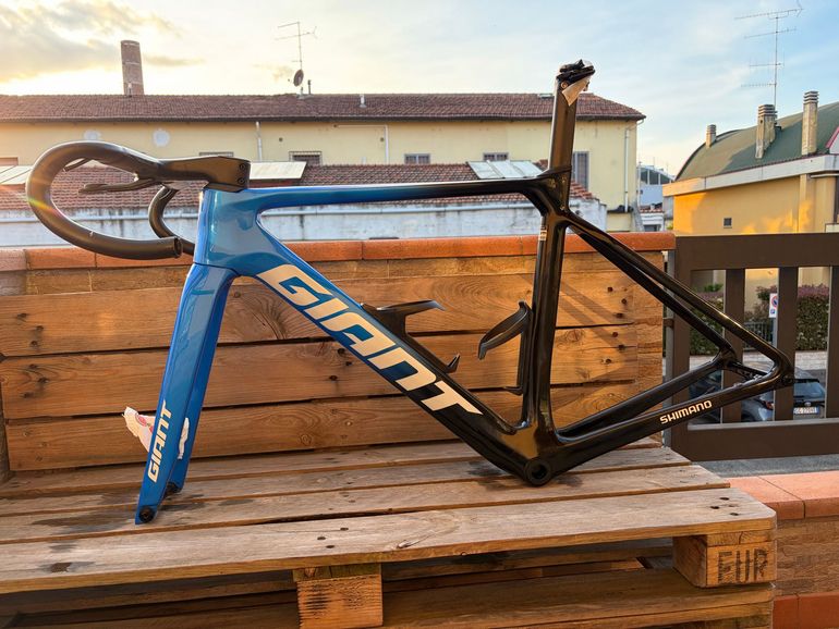 Used Giant Propel Advanced Pro 0 2024 Frameset 2024 Road & Gravel, Blu — image 2 of 11